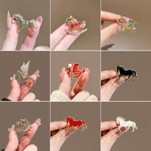 2026新年生肖马年红色福马胸针简约轻奢时尚 个性 可爱小马胸花配饰