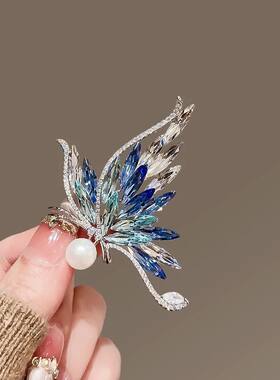 精致水晶蝴蝶胸针高档女小众时尚轻奢别针高级感胸花西装大衣配饰