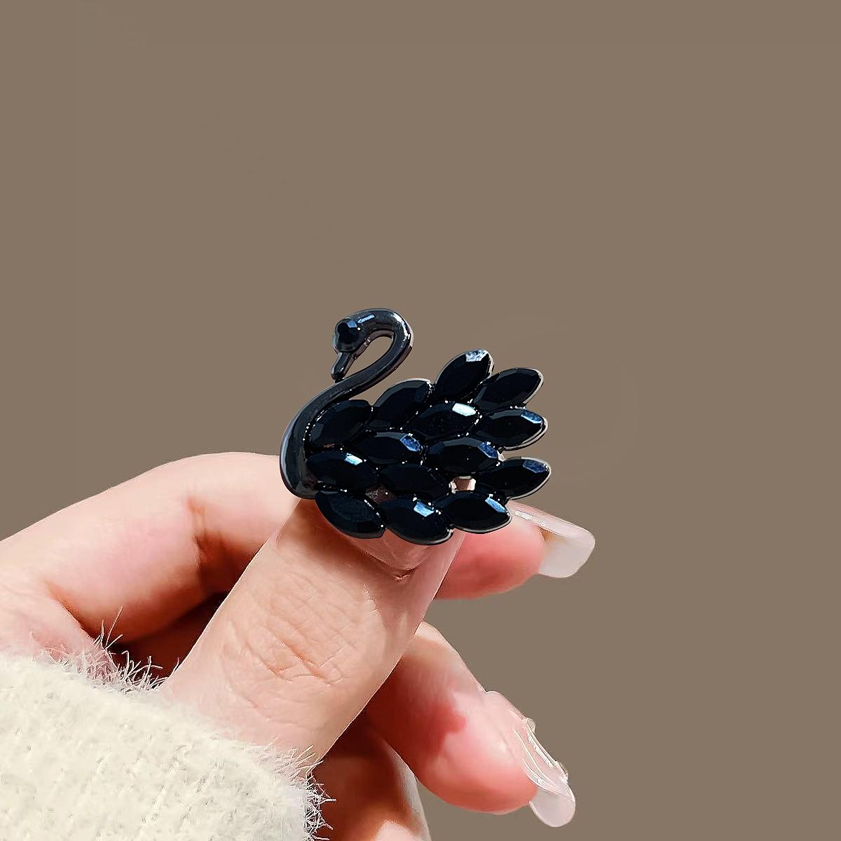 奢华优雅黑天鹅小胸针女防走光扣精致胸花创意别针领西装外套配饰