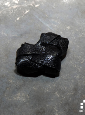 现货法国独立设计师潮流品牌HU黑色羊羔皮C LOVE男女胸针