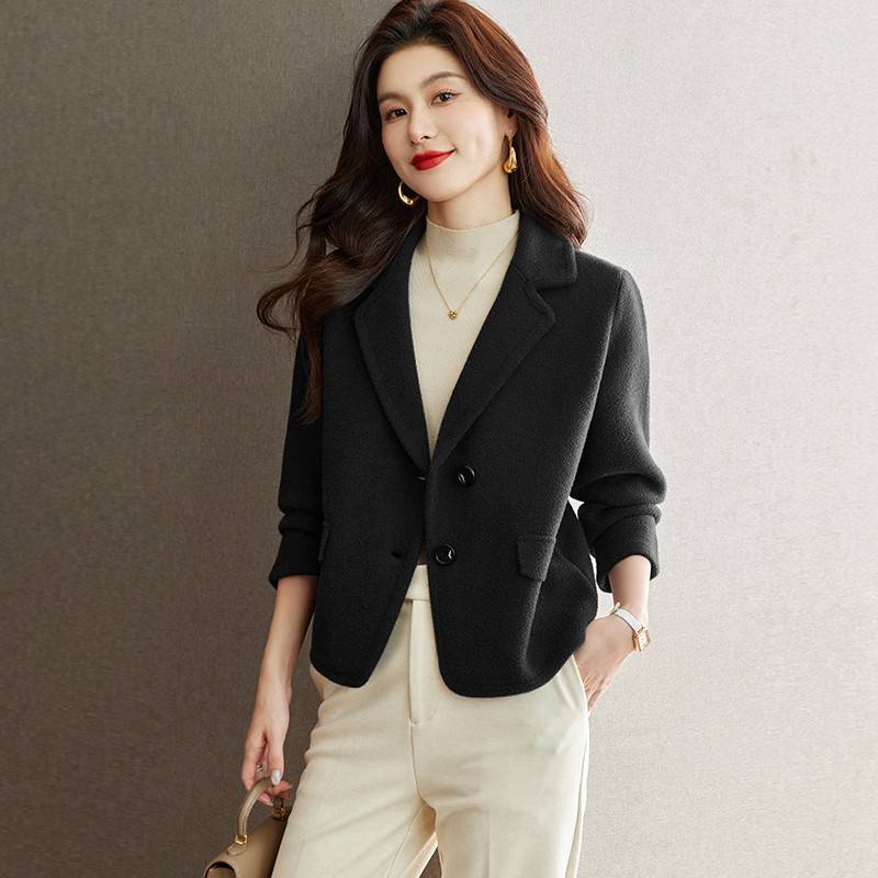 春秋外套女款2025年新款今年流行爆款高端大气上档次西装领开衫女