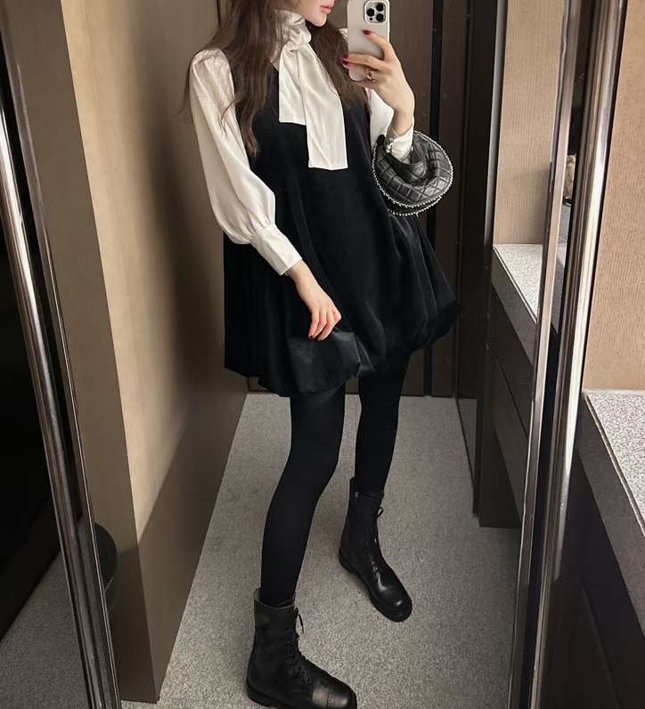 2025春韩国东大门冬季新款纯色百搭V领无袖丝绒连衣裙花苞短裙女