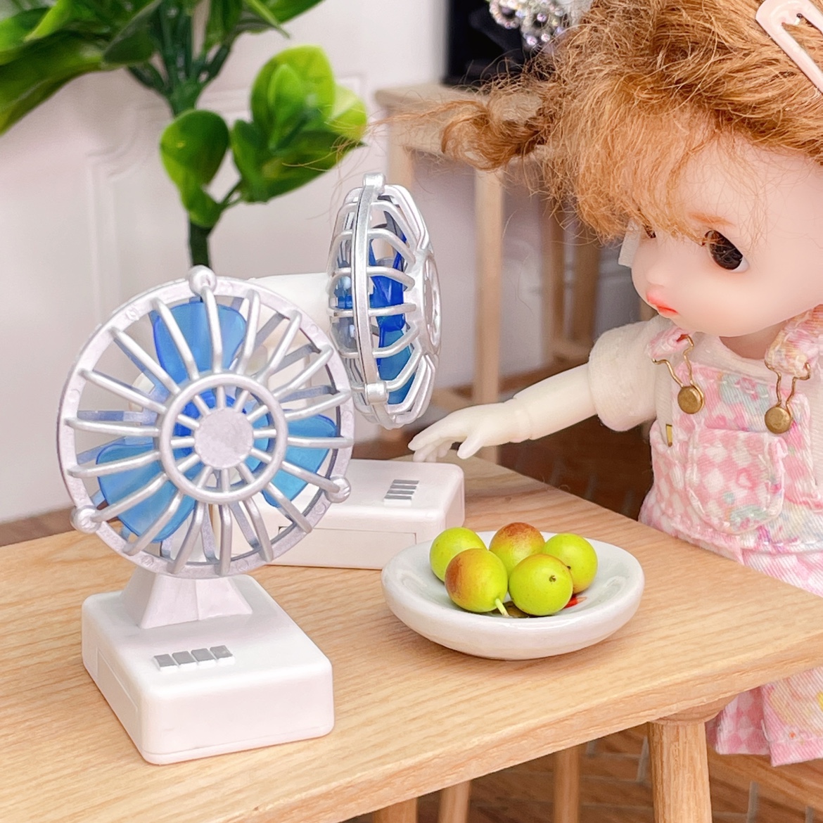 12分迷你娃屋配件装饰摆件微缩小家电夏季电风扇可转动过家家玩具