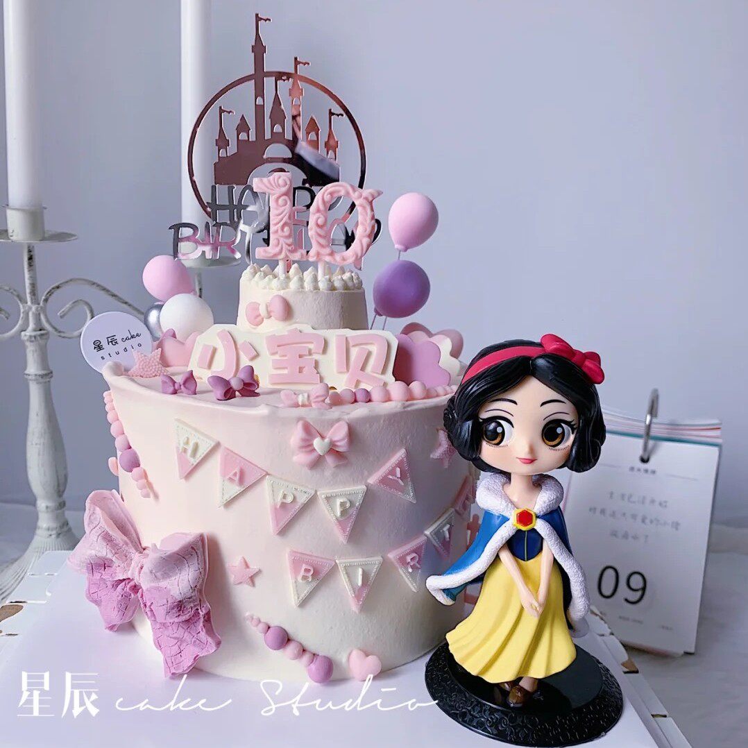 女孩披风公主城堡冰雪生日蛋糕