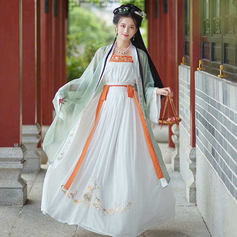 诃子裙汉服节走秀旅拍写真