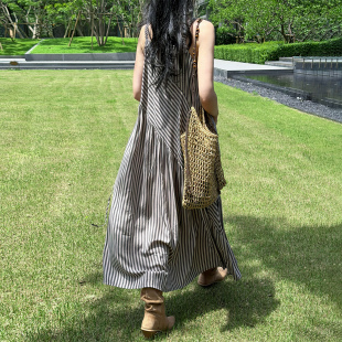 慵懒风条纹吊带连衣裙女夏V领中长款宽松显瘦度假风棉绸睡裙长裙