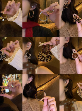 爆款植绒豹纹耳环女港风复古