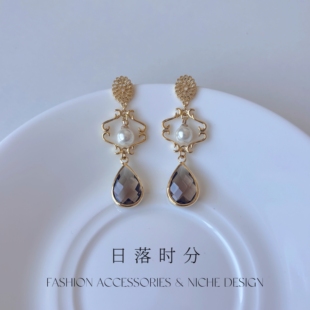 【温莎之夜】复古巴洛克长款秋冬水滴耳环显脸小无耳洞蚊香盘耳夹