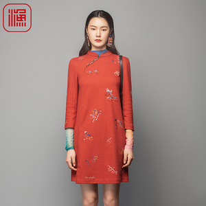 渔牌女装连衣裙2023新款女冬季棉呢绣花改良旗袍裙子FGFD0016