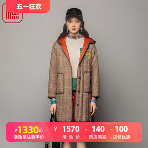 渔服饰棉服女2023年新款冬季小方格子羊毛带帽中长款棉衣FGFD4022