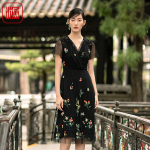 渔牌女装2022新款中式古典网布绣花V领连衣裙休闲长裙女FGEB0096