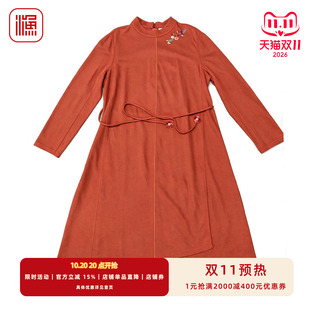 渔牌女秋冬立领连衣裙女肩部花卉绣花系带收腰不规则下摆长袖裙装
