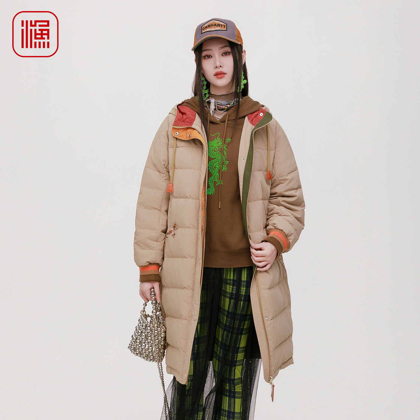 渔牌女装刺绣花白鸭绒羽绒服