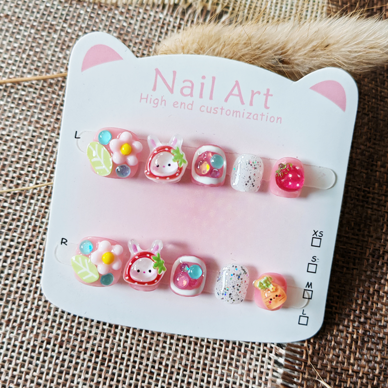 五彩卡通草莓兔子儿童美甲穿戴甲纯手工3-6-10岁爆闪球球女孩美甲,彩妆/香水/美妆工具,穿戴甲/甲片,淘宝优惠券,粉丝福利购,淘宝优惠卷