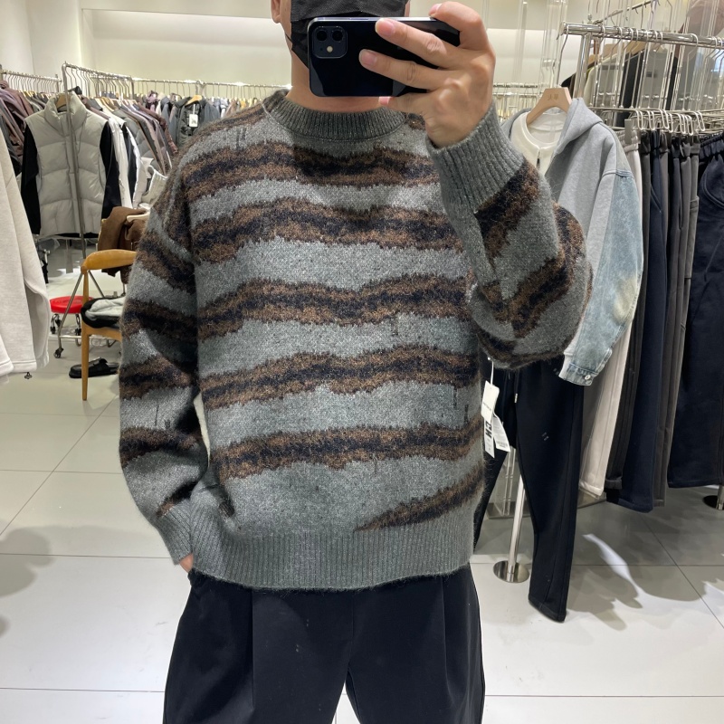 冬季潮牌撞色条纹拼接加厚羊毛衫