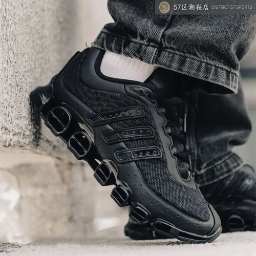 Adidas舒适透气减震运动跑步鞋