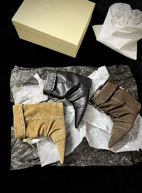 2025春夏新款欧美风辣妹机车骑士靴女尖头粗跟宽口短筒法式褶皱