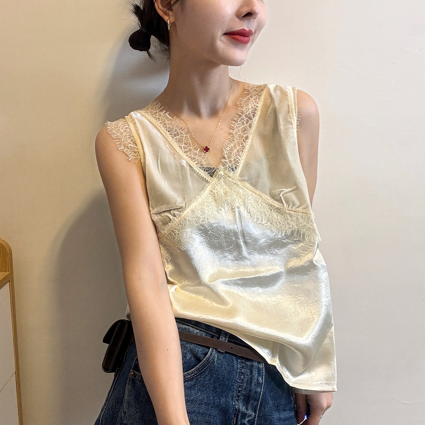 蕾丝花边丝绒醋酸吊带背心女欧洲站2026春装新款欧货女装打底衫潮