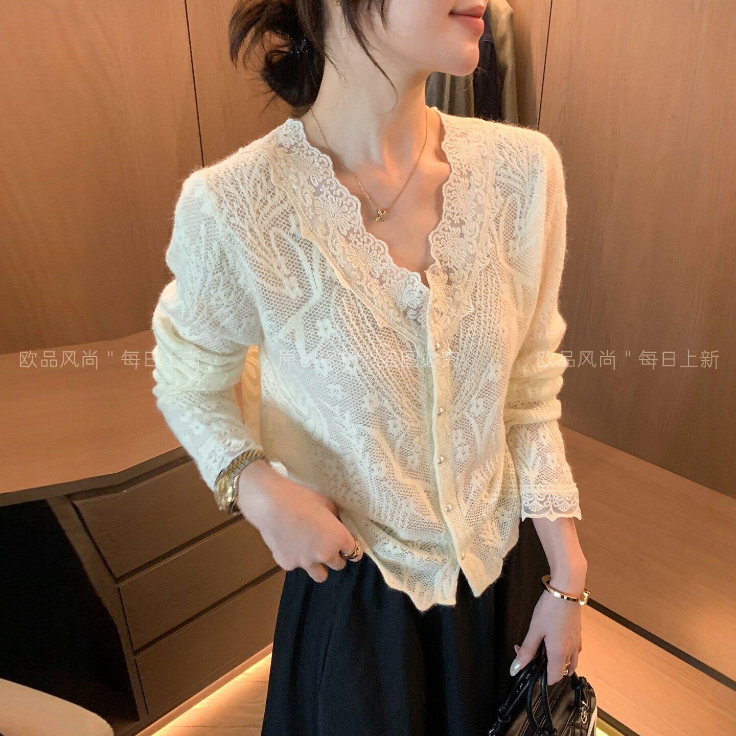 蕾丝镂空V领绵羊毛针织开衫毛衣