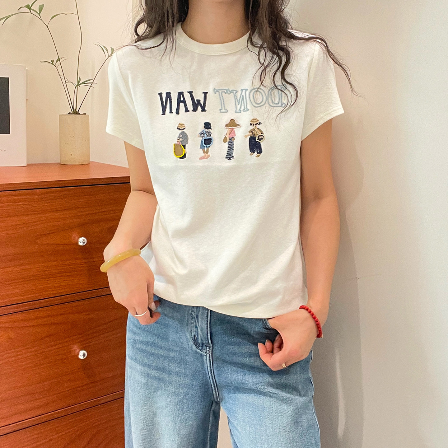 彩色字母刺绣短袖T恤女欧洲站2026春装新款欧货女装时尚打底衫潮