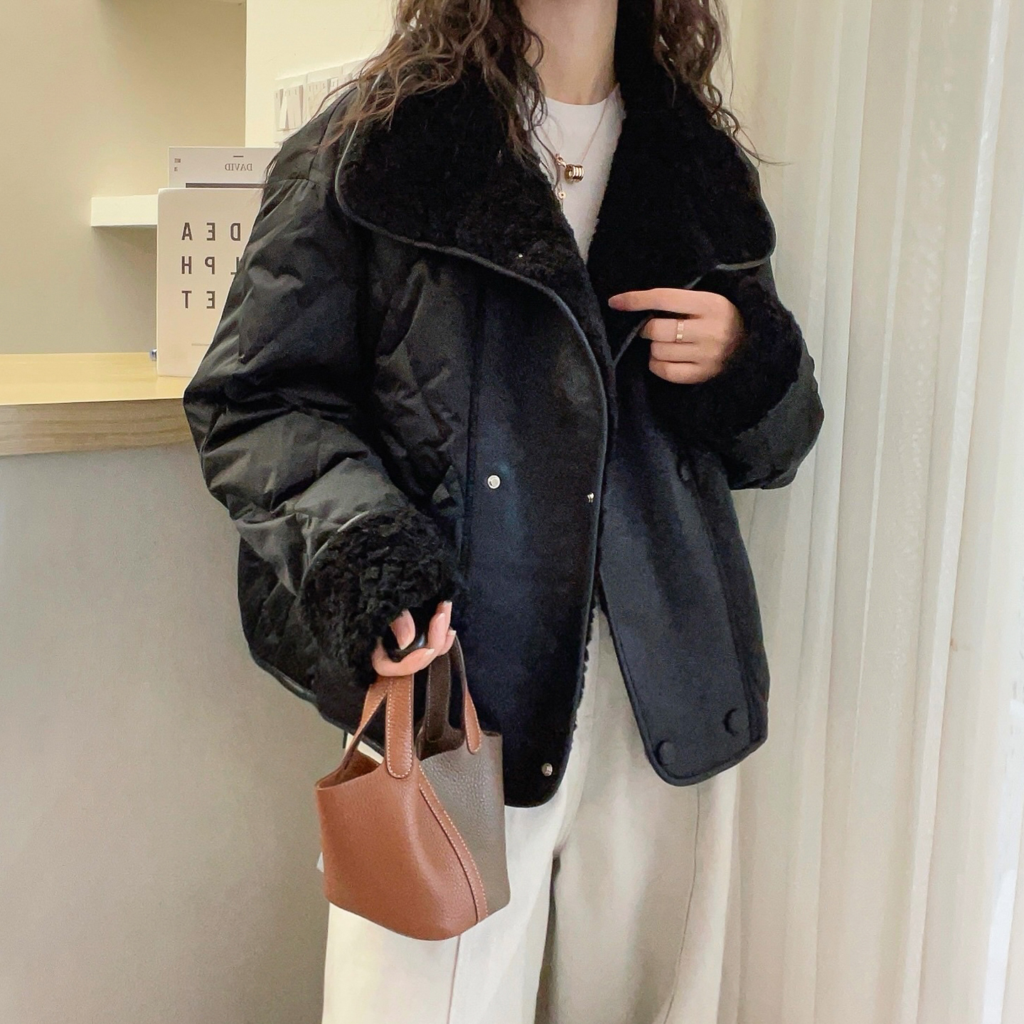 羊羔毛翻领三防羽绒服女欧货外套