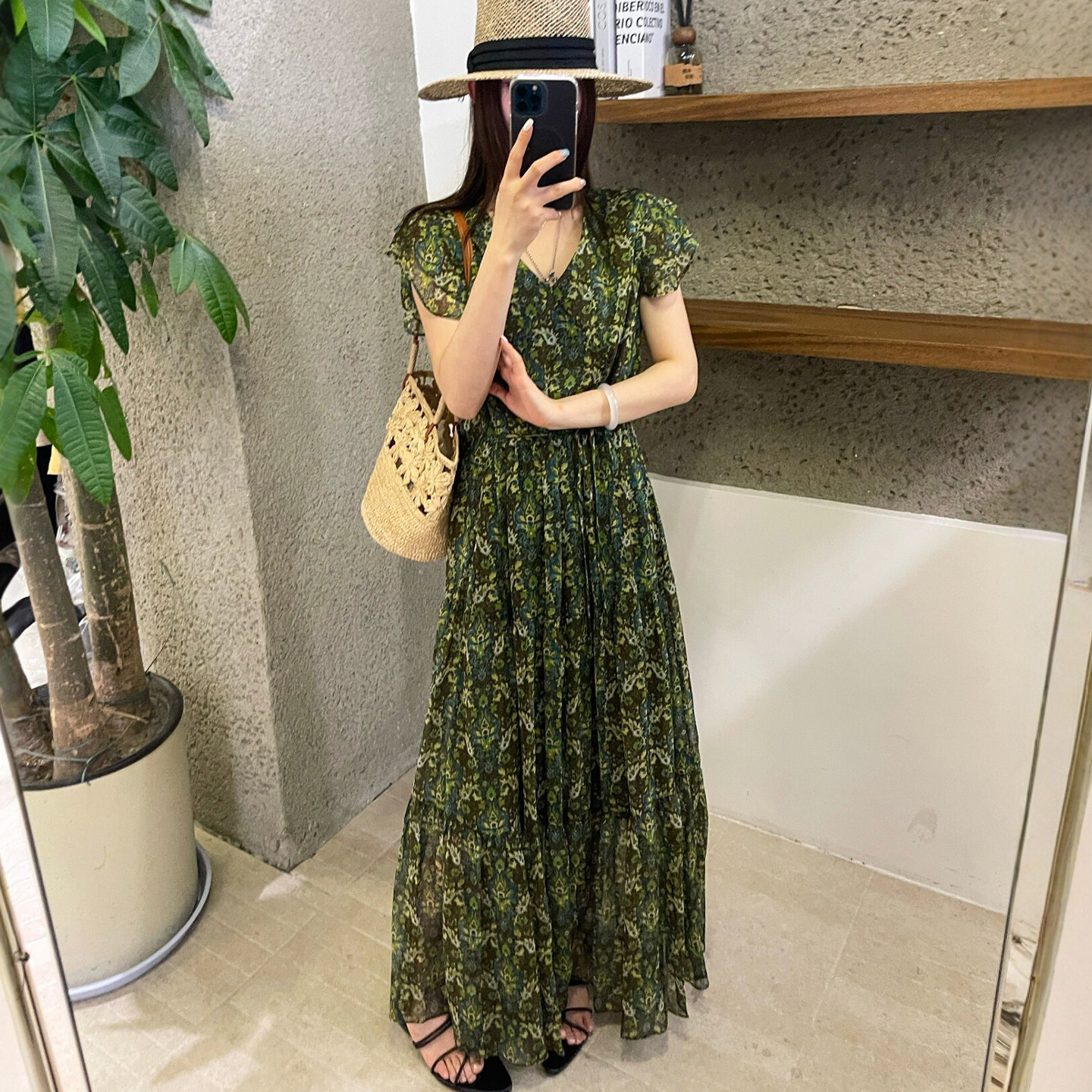 飞飞袖收腰V领碎花连衣裙女欧货