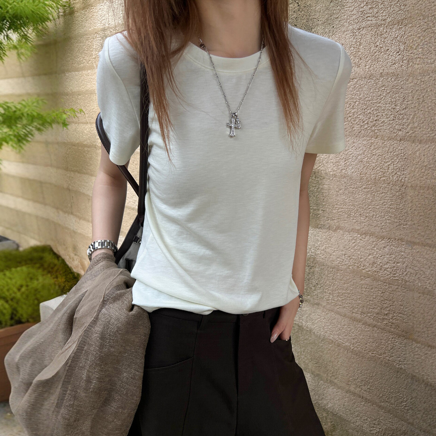 后背纽扣修身短袖T恤女欧货上衣