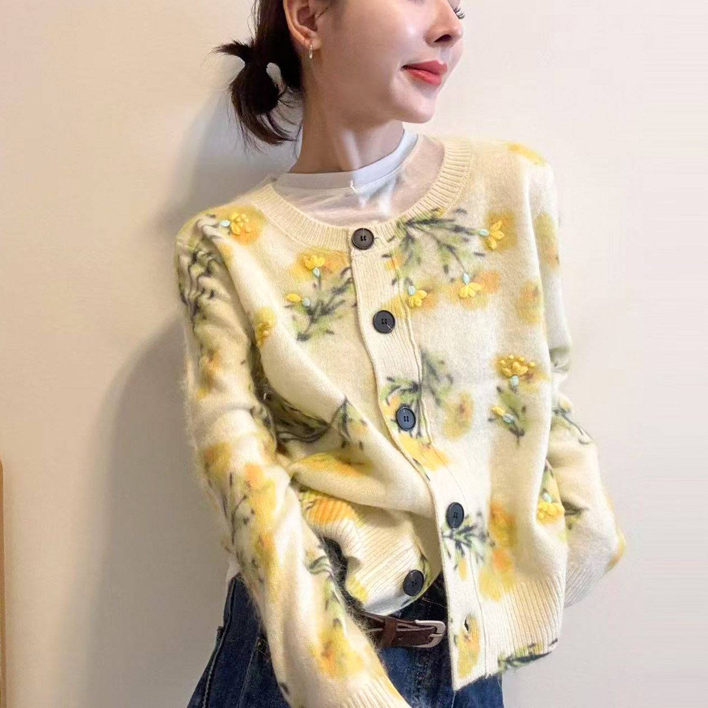 花朵刺绣羊毛拉绒针织开衫女欧货