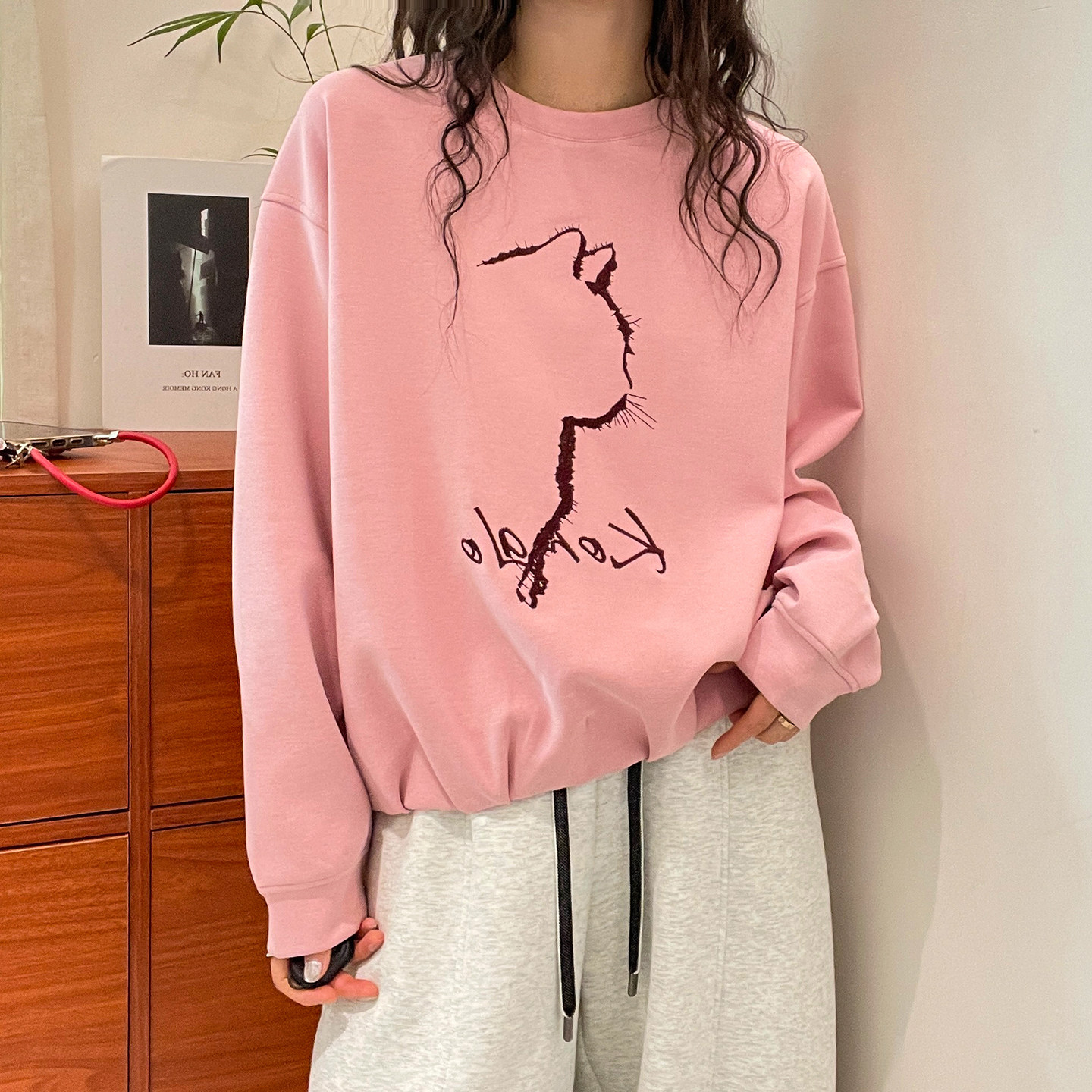 卡通猫咪印花短款卫衣女欧洲站2026春装新款欧货女装设计感上衣潮