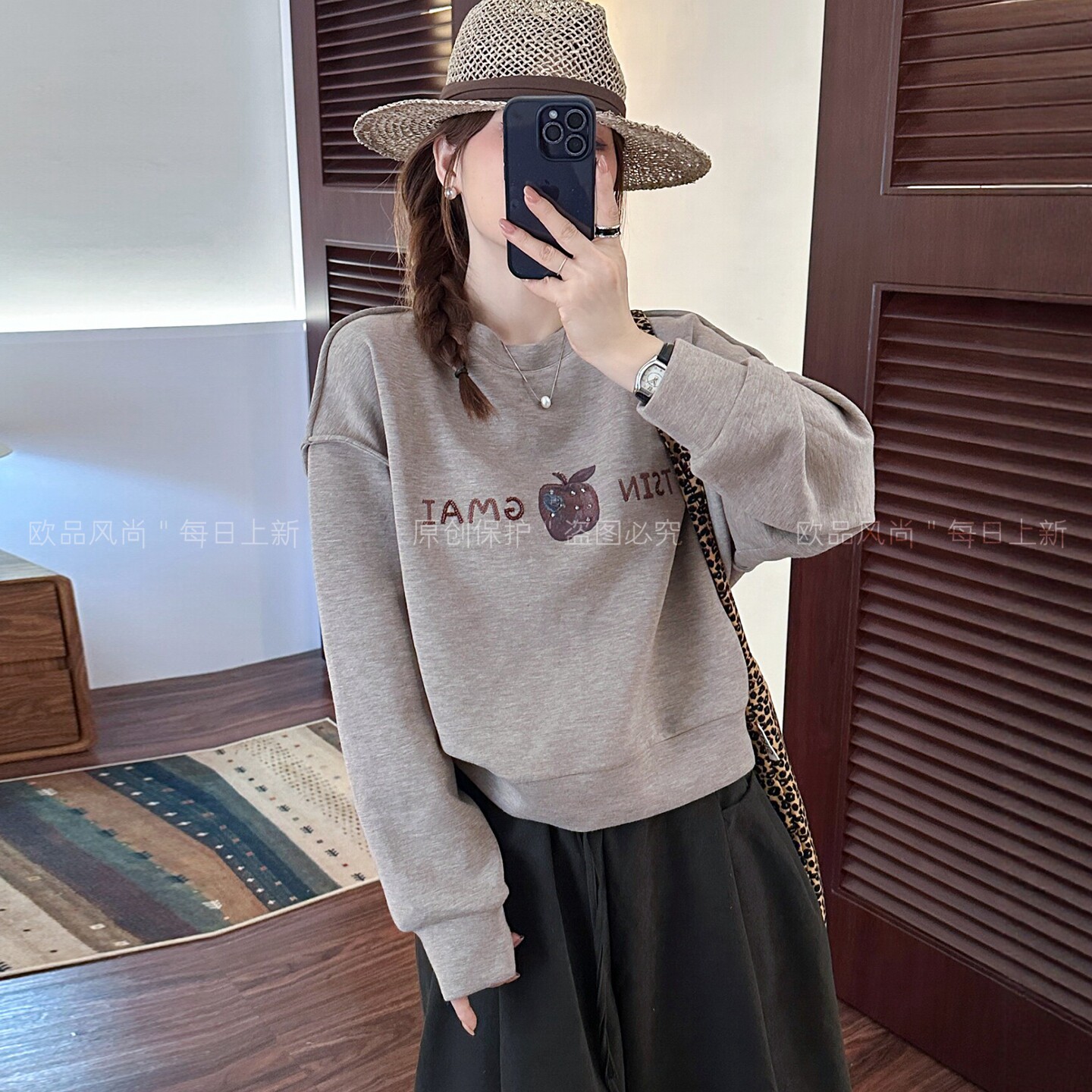 苹果字母刺绣短款卫衣女欧货上衣