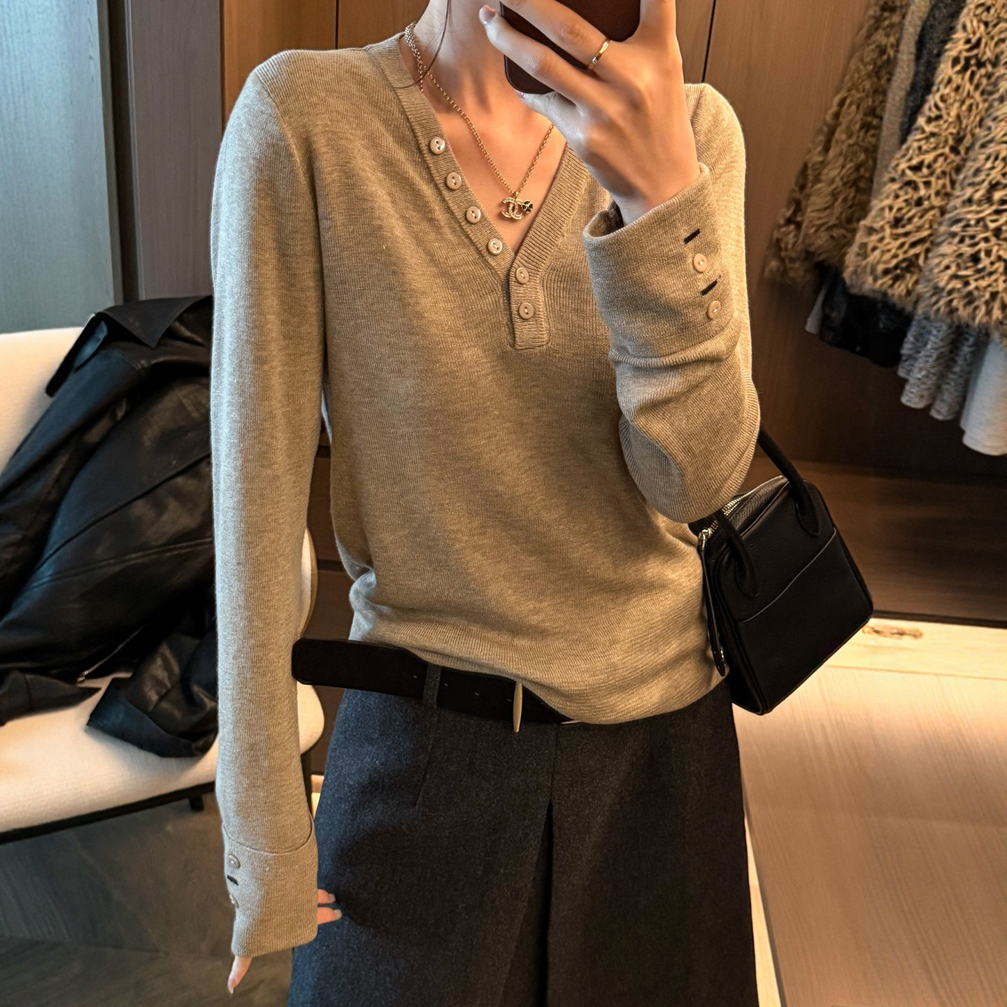 剪刀领细羊毛针织衫女欧洲站2025冬装新款欧货女装V领打底小衫潮,女装/女士精品,毛针织衫,淘宝优惠券,粉丝福利购,淘宝优惠卷