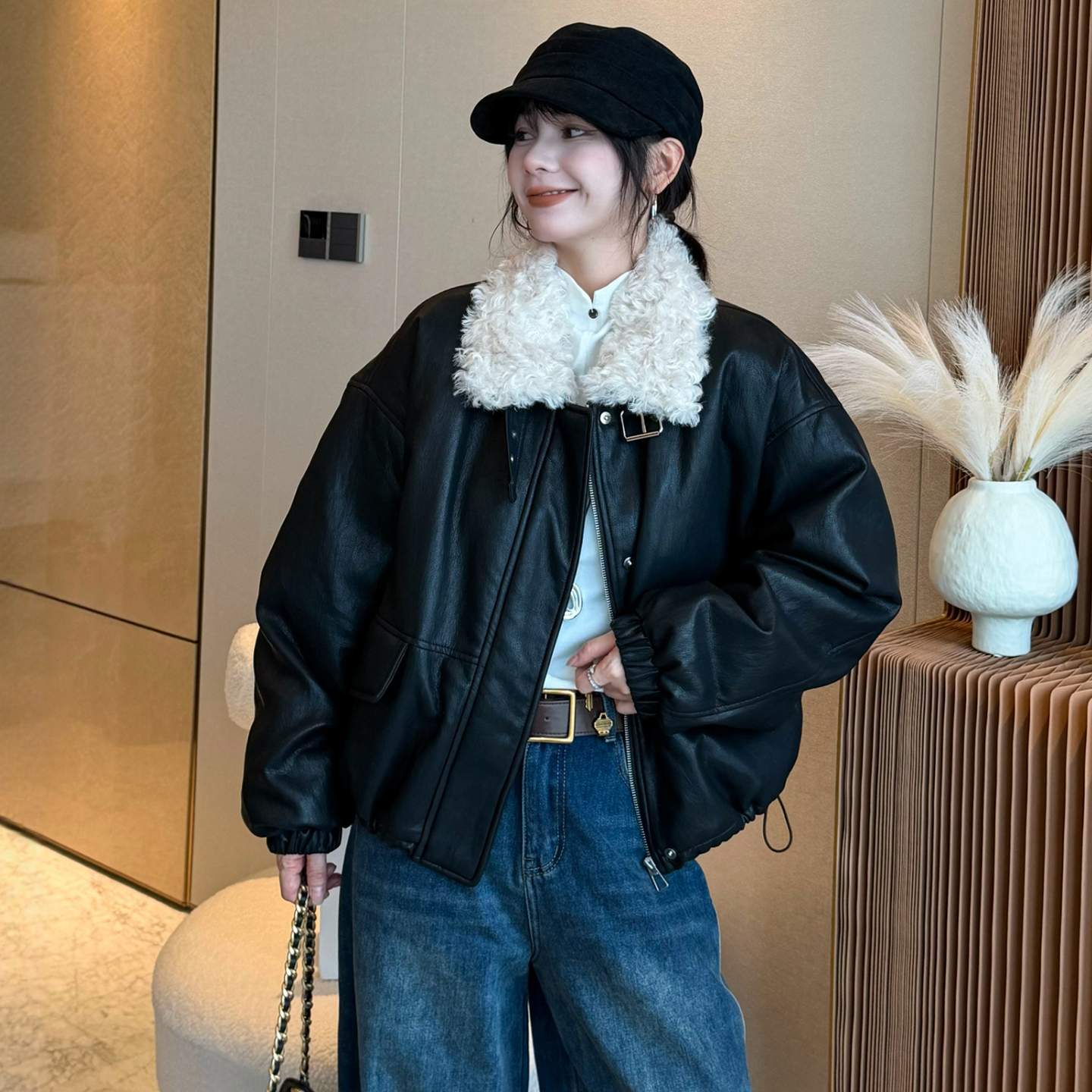 羊羔毛翻领蛋白PU皮羽绒服女欧洲站2025冬装新款欧货女装短外套潮