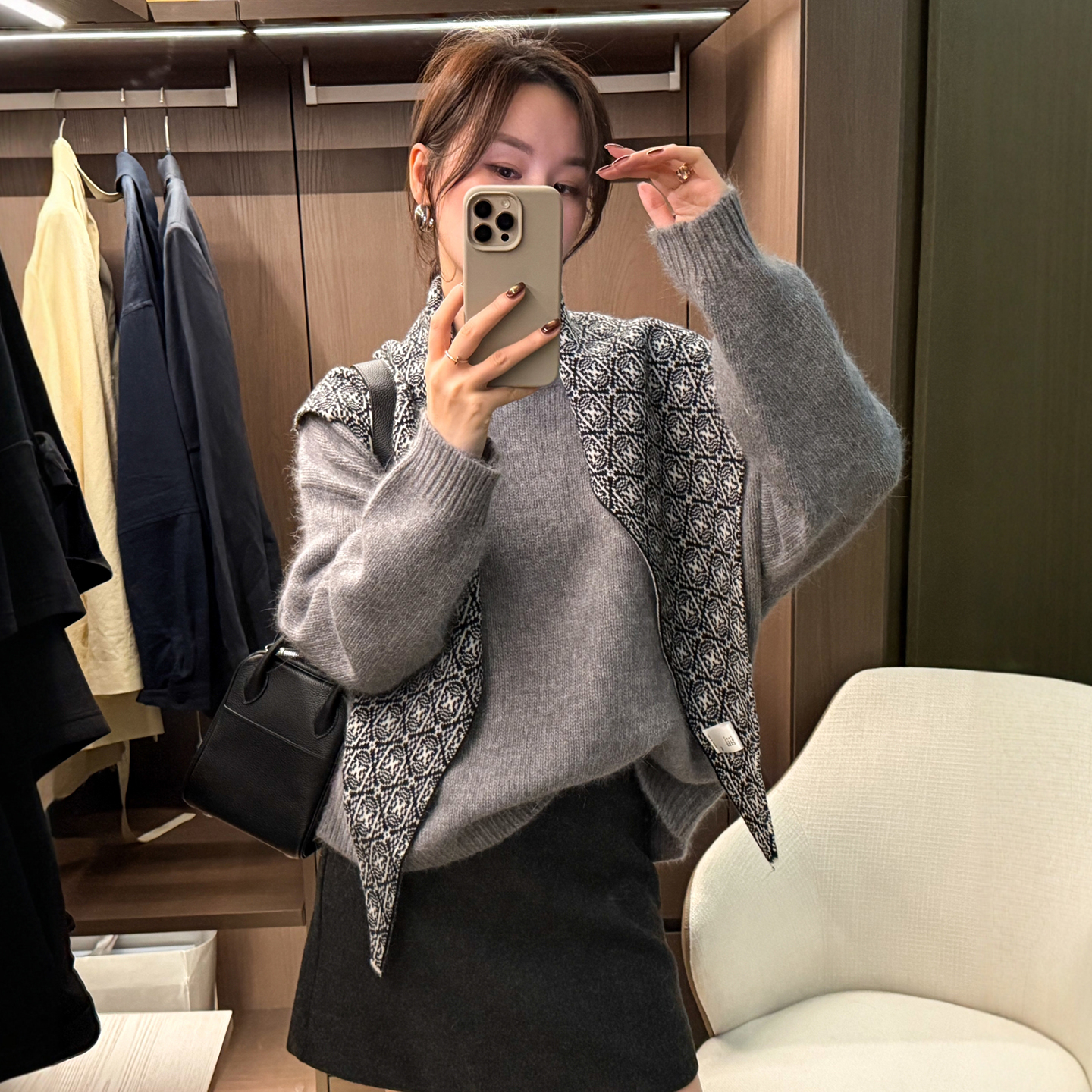 高级感软糯浣熊绒针织衫女欧洲站