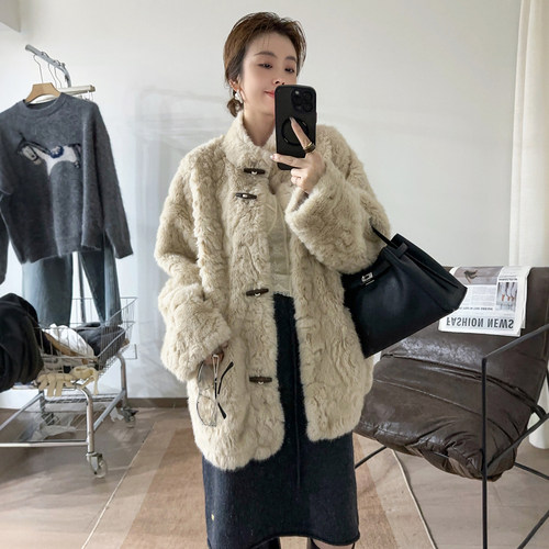 牛角扣皮毛一体皮草大衣女欧洲站