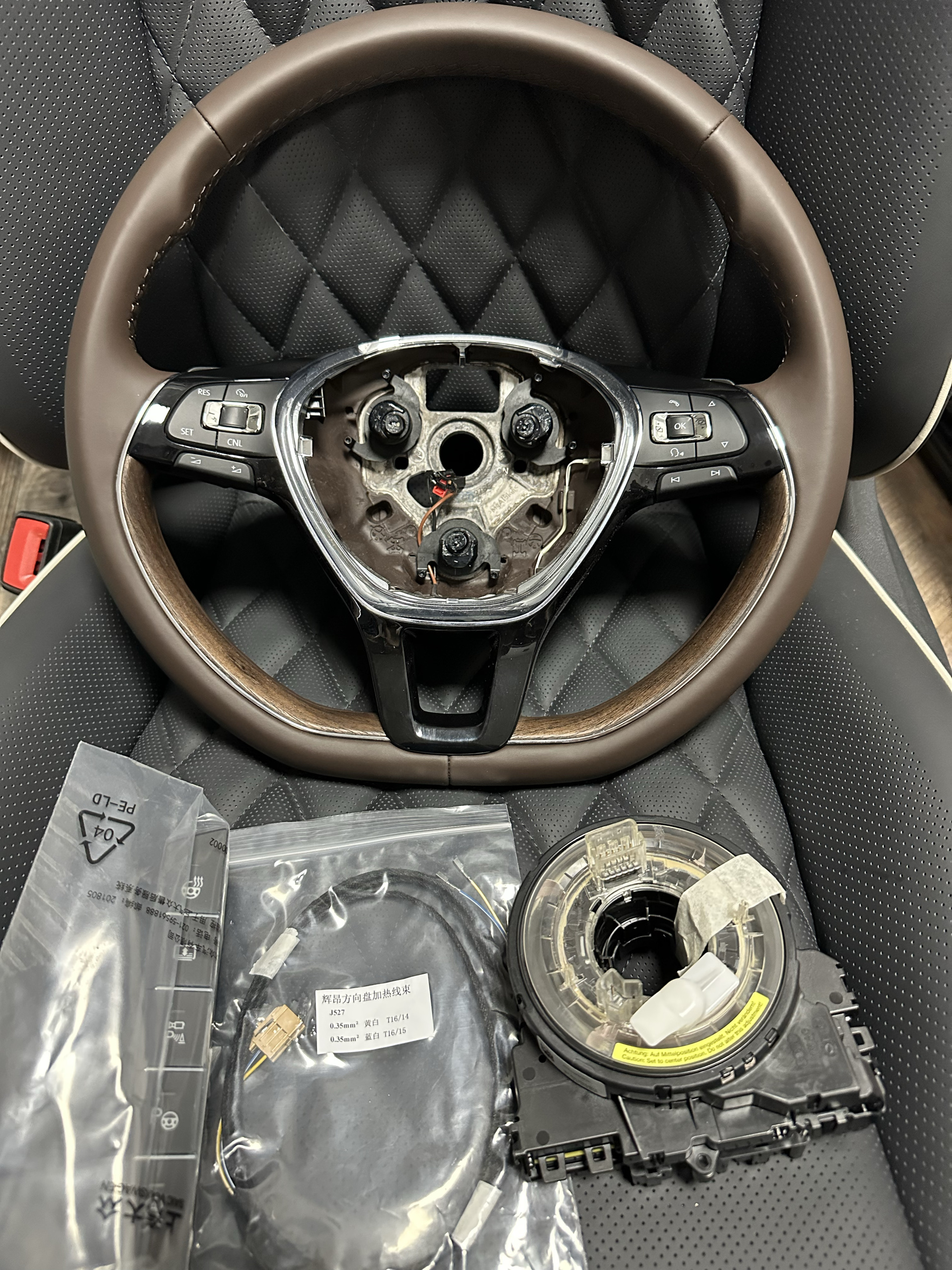 大众辉昂方向盘方向盘加热带换挡拨片.21-23款新款原装真皮方向盘