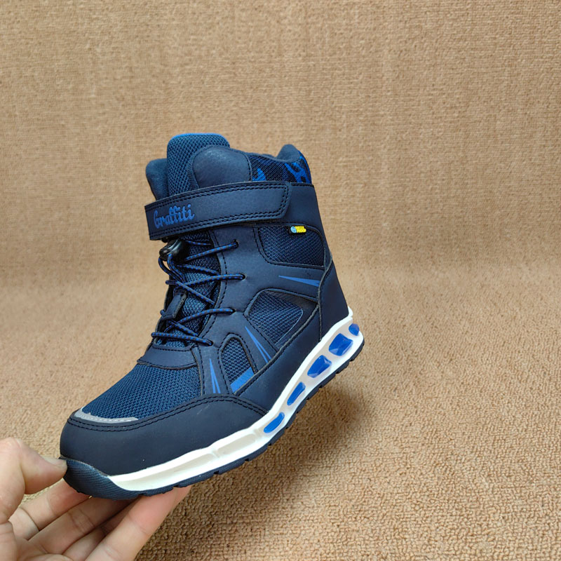 男童秋冬绒棉防水雪地靴闪灯耐踢