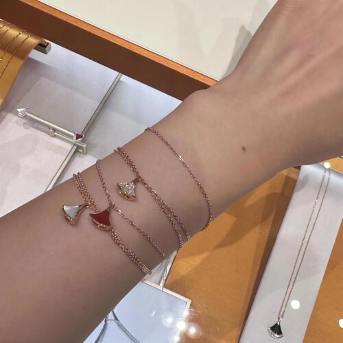 diva扇子手链女18K金白贝母玫瑰金红玉髓扇形吊坠粉色小裙子项链