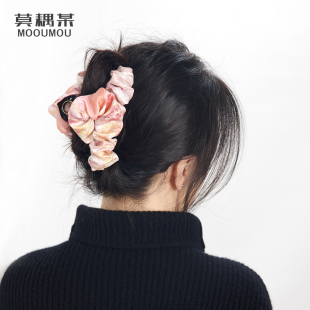 《粉雾山丘》13厘米原创褶皱云朵鲨鱼抓夹发夹子缎加大后脑勺发饰