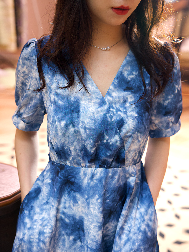 原版《印染蓝白》v领口袋连衣裙