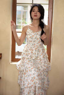 小橙花蛋糕吊带连衣裙女装夏季仙女碎花长裙子度假风清新高腰原创