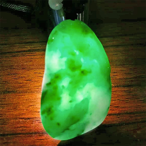 缅甸翡翠特价飘绿花糯种挂件吊坠