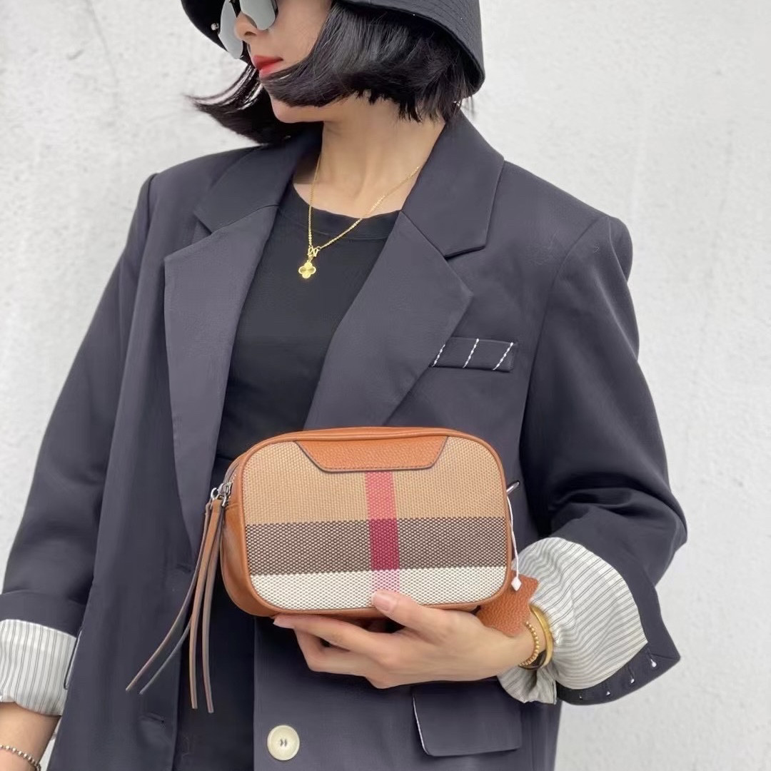 真皮小方包潮女2025新款女包休闲牛皮斜跨包高档格子女包配宽肩带