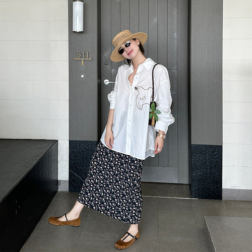 鸽子刺绣白衬衫碎花半身裙