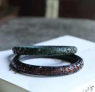 七十年代圆棍老雕漆手镯,回流七十年代外销北京雕漆铜胎漆器手镯