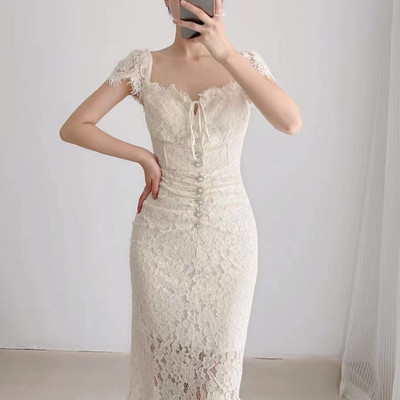 纯欲风修身蕾丝方领钻扣系带显瘦