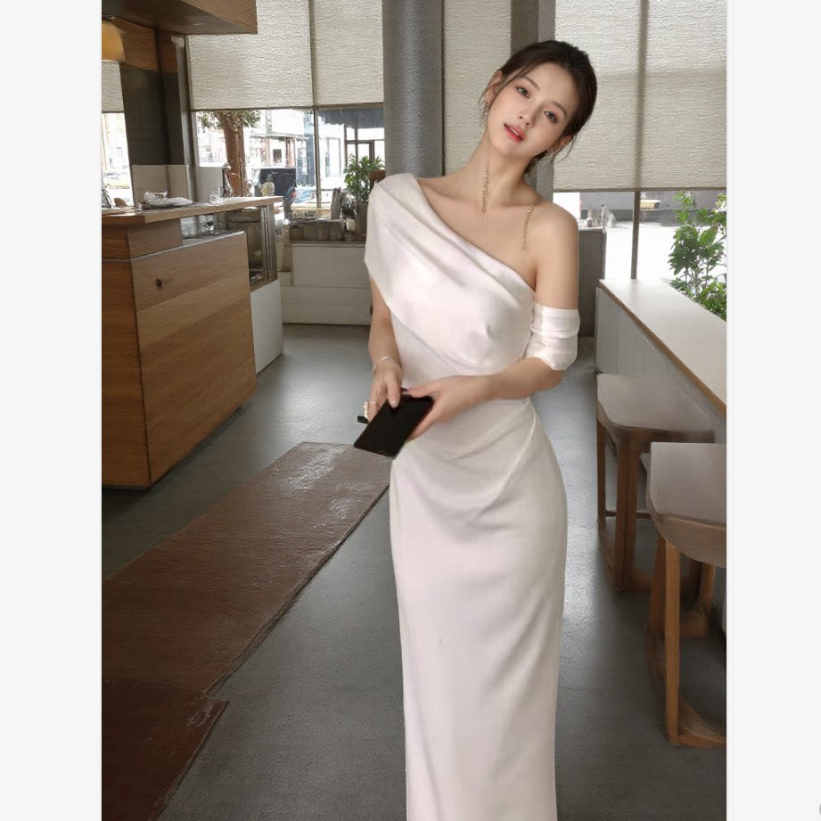 高级小众设计感修身法式斜肩不规则连衣裙女气质弹力包臀显瘦长裙
