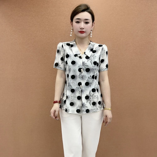 V领舒适透气夏季短袖T恤女