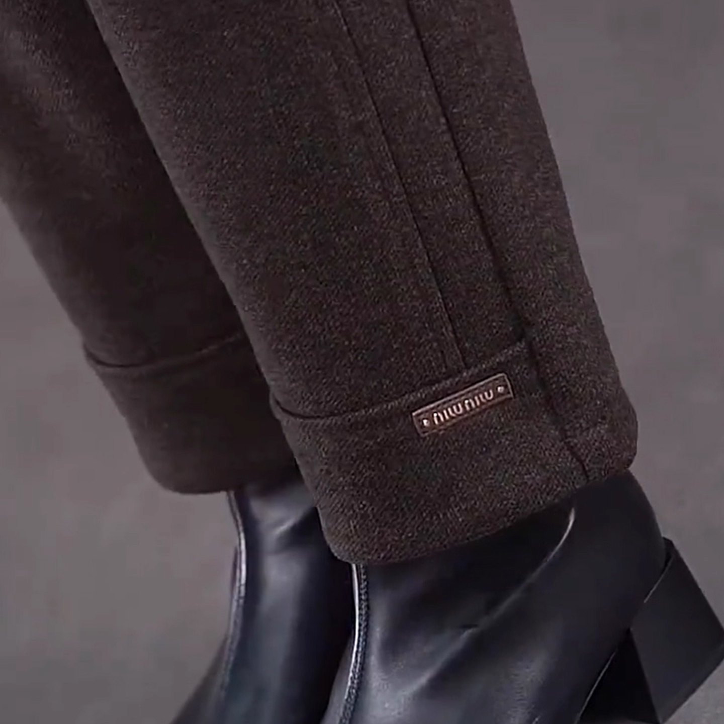 咖色羊毛呢裤子女款妈妈裤2025