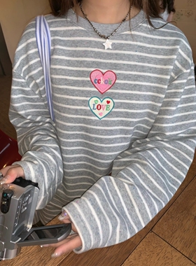 彩点格雷小爱心刺绣条纹圆领套头卫衣大码小众宽松慵懒上衣女