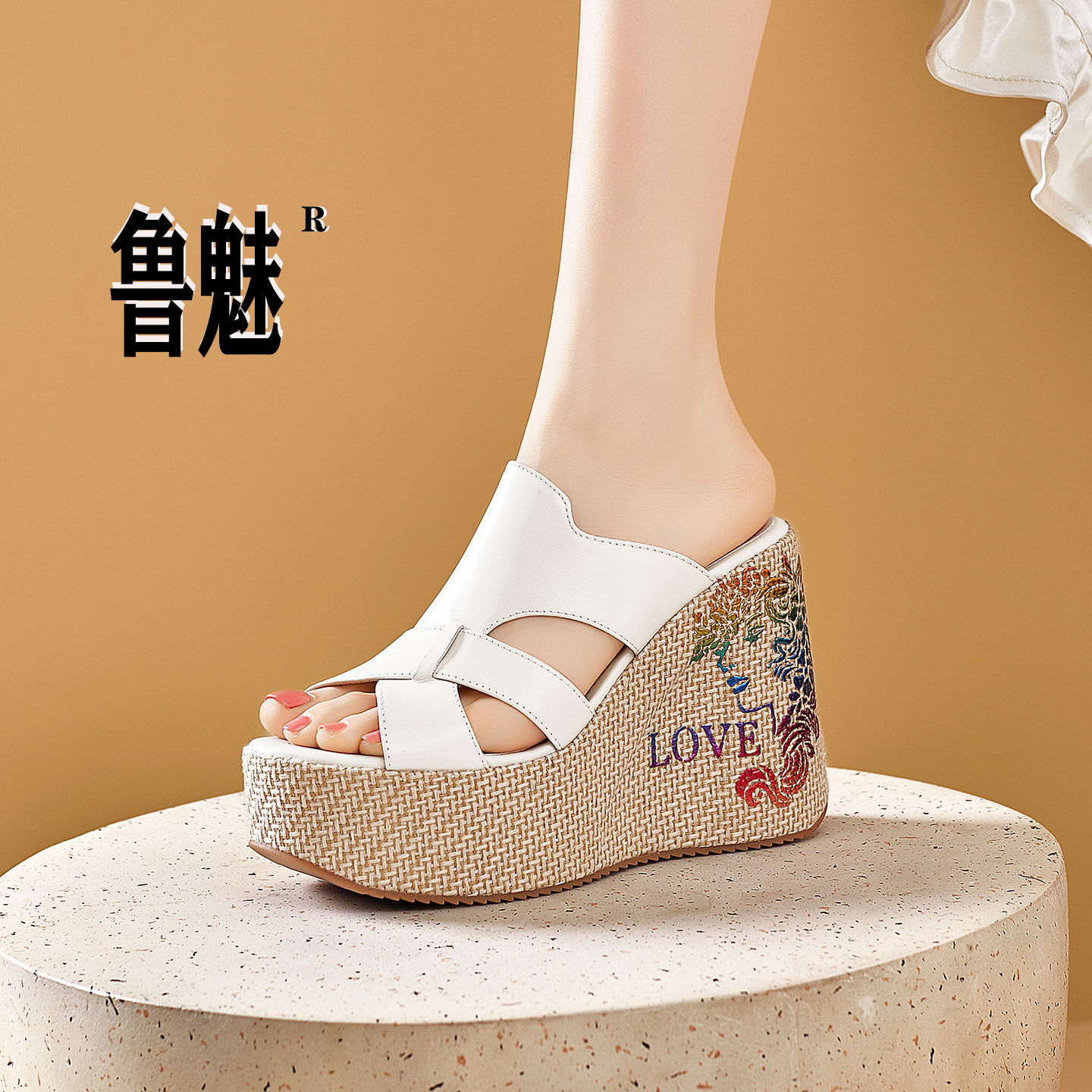 鲁魅超高跟2025超火半拖鞋女款夏季外穿鱼嘴一字拖真皮坡跟女鞋子